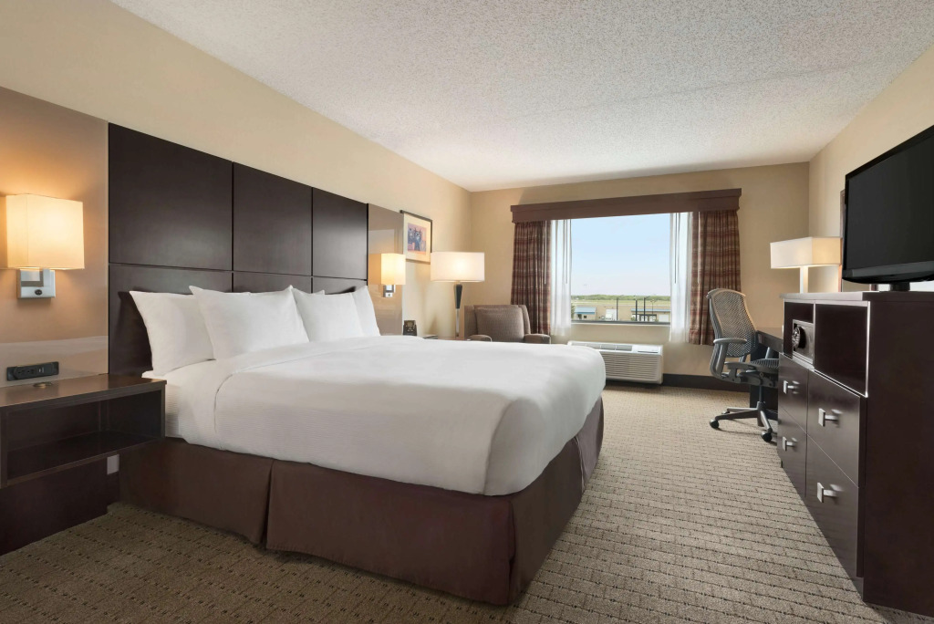 DoubleTree by Hilton Wichita Airport