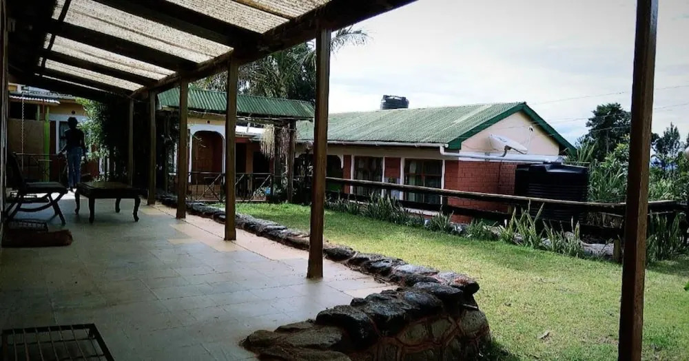 Too Guest House