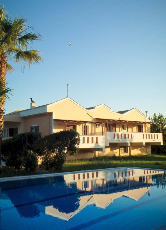 Leone Luxury Villas
