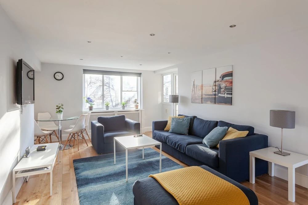 3 Bedrooms  Apartment  Central London
