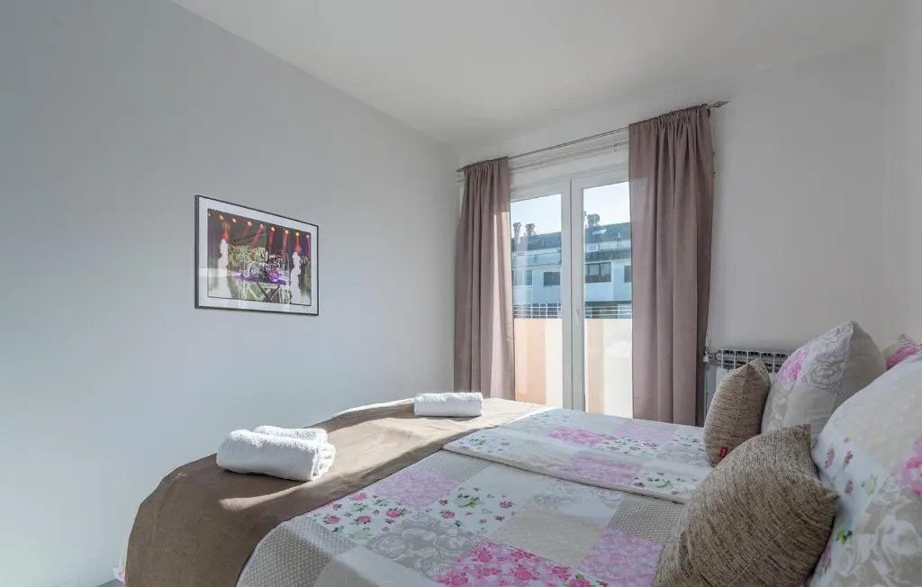 Apartment Bella with Balcony