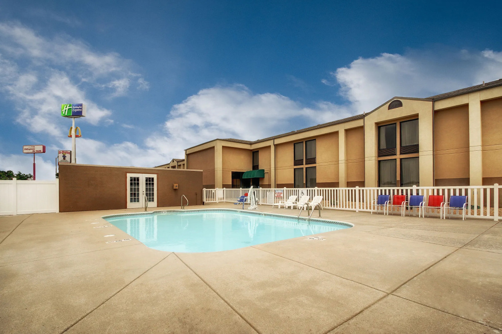 Holiday Inn Express Marshfield - Springfield Area by IHG