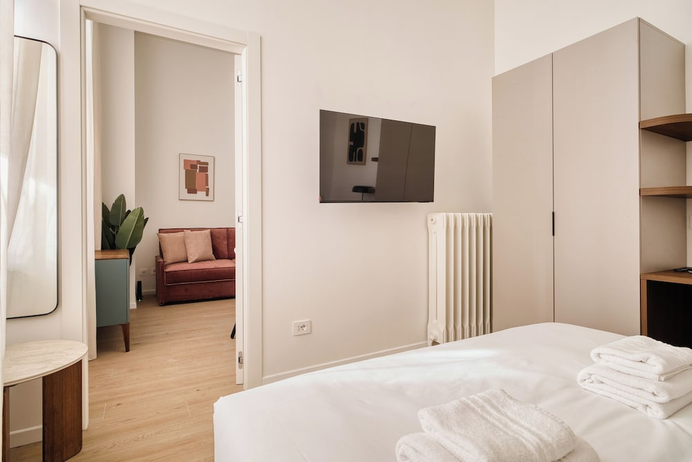 Elegant Flats near Guastalla Gardens