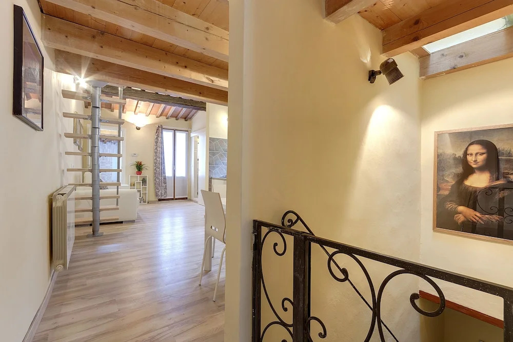 Monna Lisa Apartment