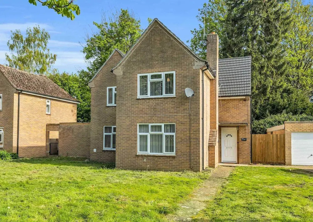 Great Deal for The No 7 3BR House w Pool Table