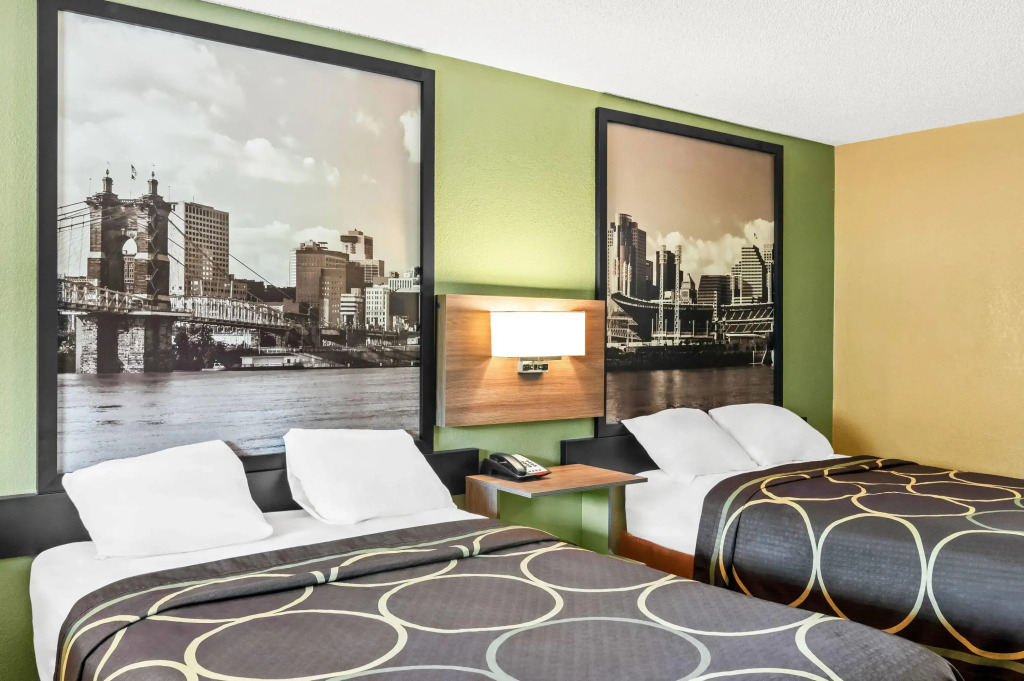 Super 8 by Wyndham Cincinnati/Springdale OH