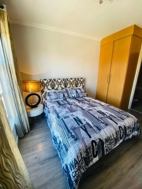 Immaculate & Central Apartment in Houghton
