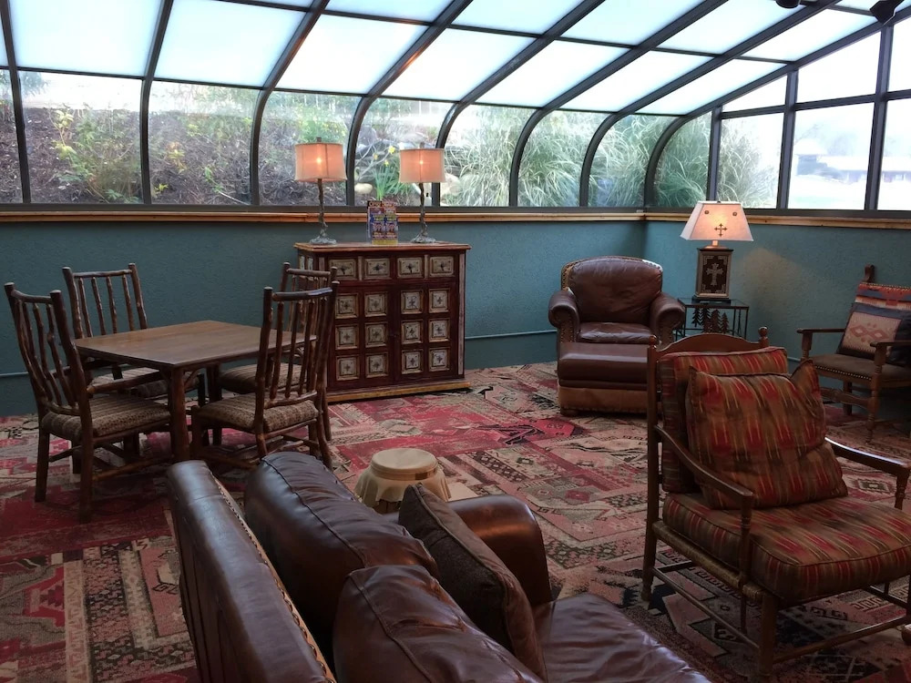 Chestnut Tree Inn - Cherokee