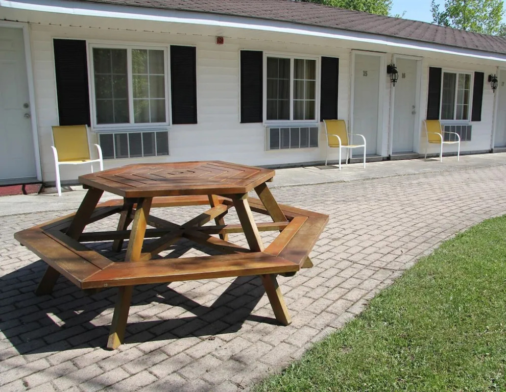 Coach House Inn
