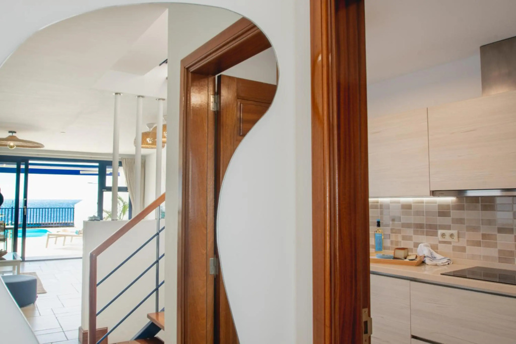 FRONTLINE VILLA 26, well-designed with a heated pool