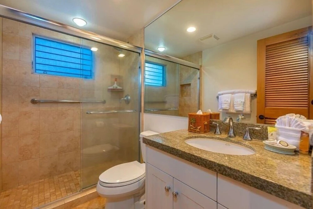 Royal Mauian #219 2 Bedroom Condo by RedAwning