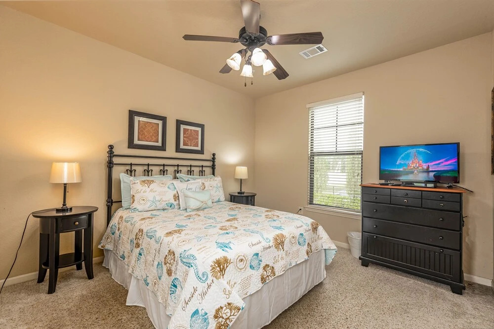 909bp 3 Bedroom Condo by Redawning