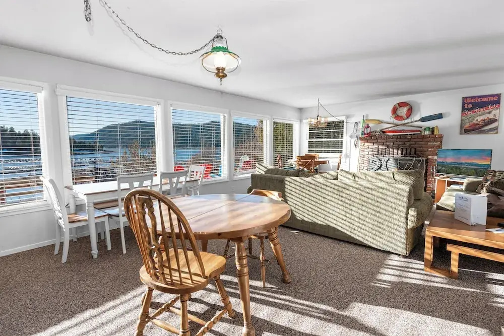 Lakefront Retreat