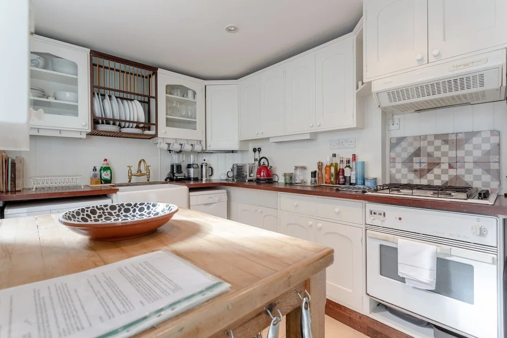 1 Bedroom Apartment in Kennington With Garden