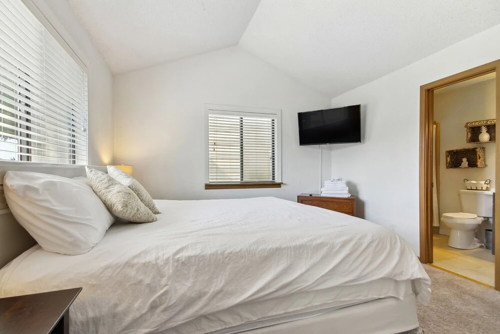 Lake Ozark Vacation Rental w/ Pool Access