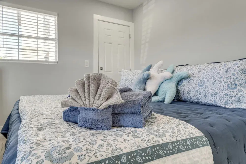 Walk to Gulf: Madeira Beach Condo w/ Patio