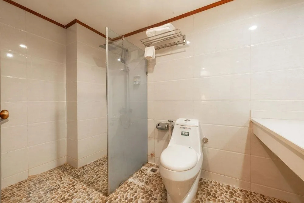 Oyo 222 Queen Hotel