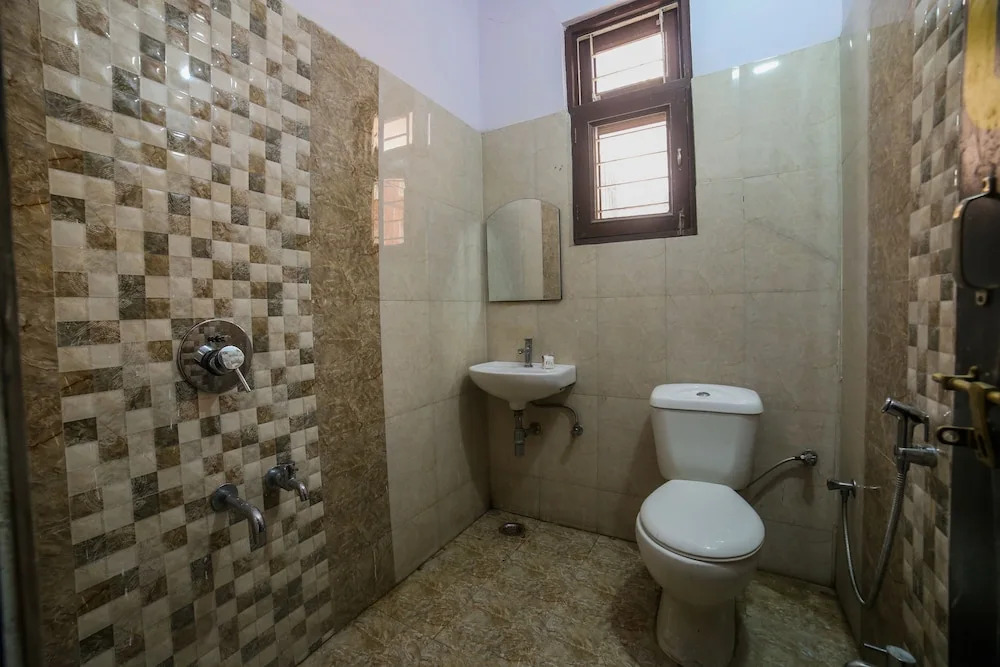 Oyo Home 16423 Spacious 3Bhk