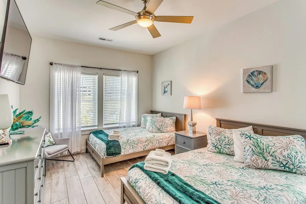 Walk to Ocean: Myrtle Beach House w/ Hot Tub