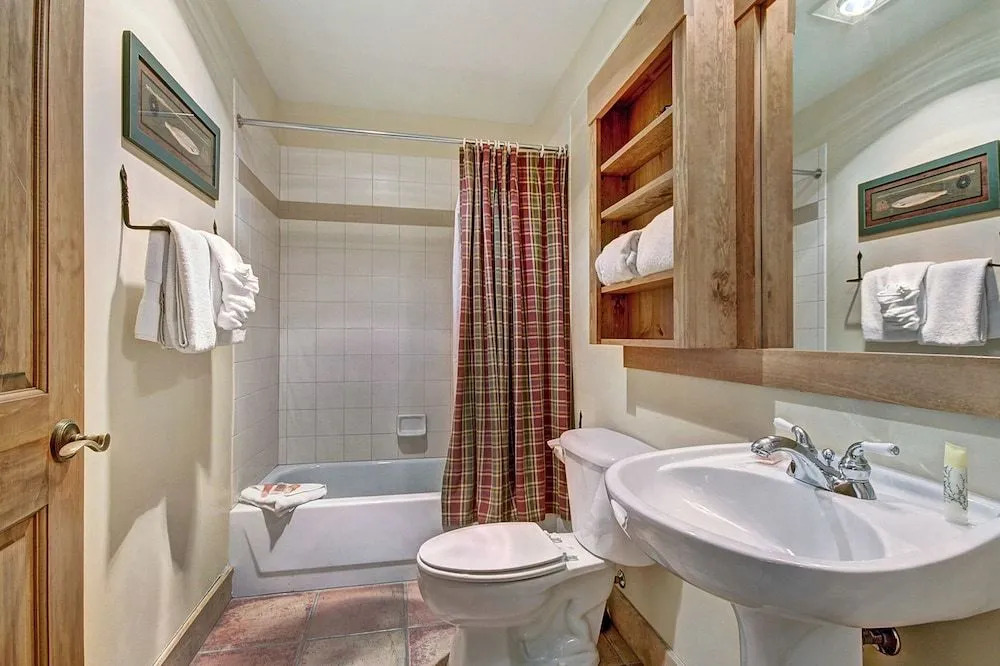 8858 The Springs 1 Bedroom Condo by RedAwning