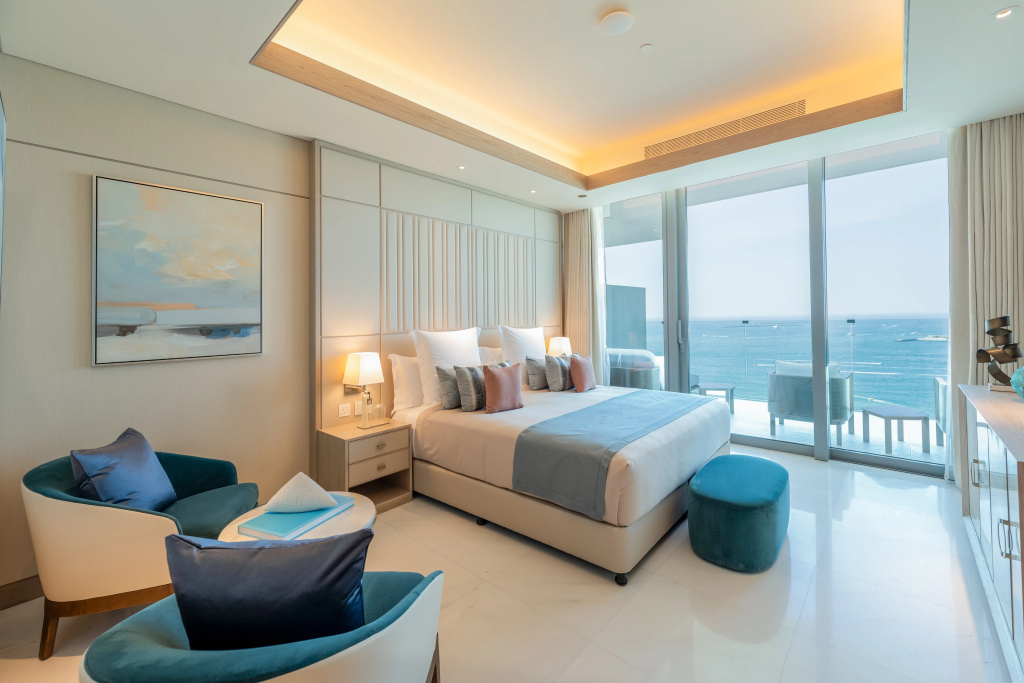 FIVE LUXE