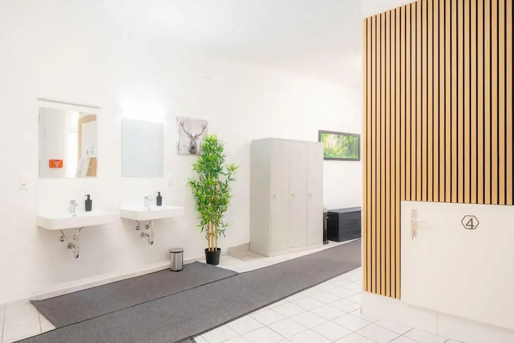 Robin Wood Capsule Hostel