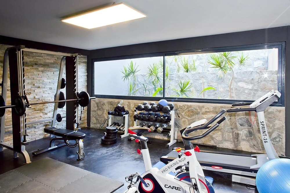 Contemporary Villa, Great Views, Pool, Hot Tub, AC, Free Wifi, Near Orient Bay Beach!