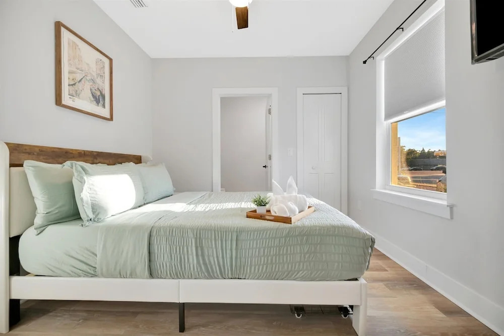 4br3ba Modern Sleeps 10 8 Minutes to Raymond James
