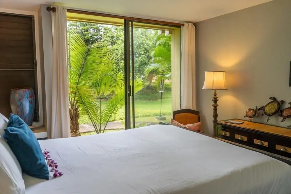 Rare 2 Bedroom + Loft Townhouse on the North Shore