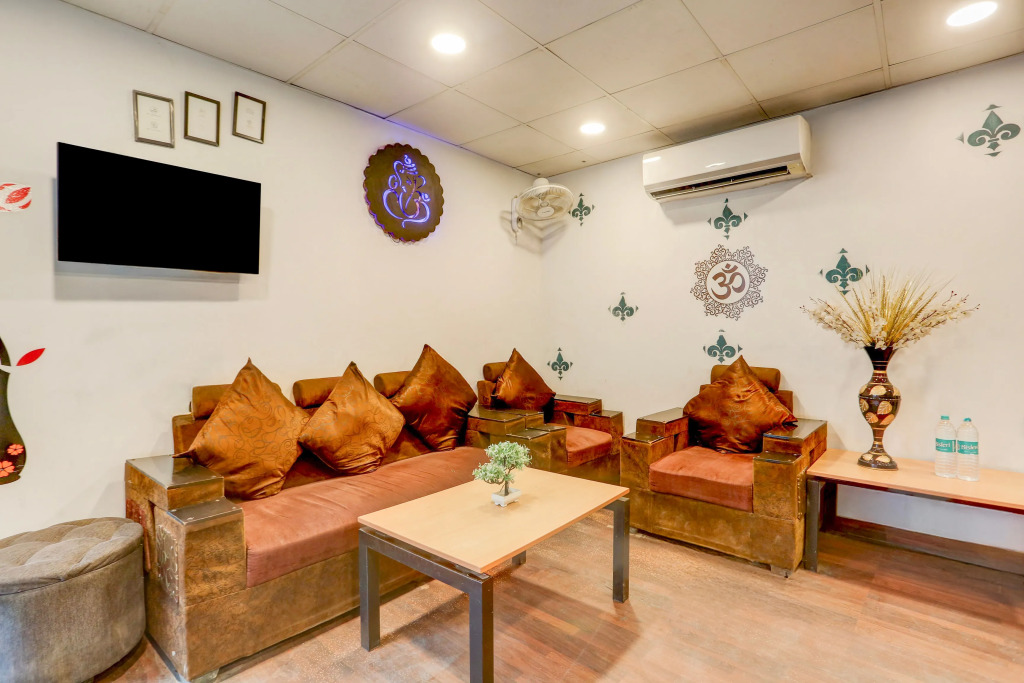 Townhouse Saket Residency Near Saket Metro