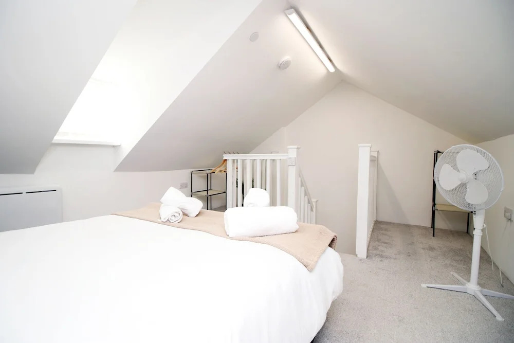 Skyline Immaculate 2-bed Apartment in Swansea