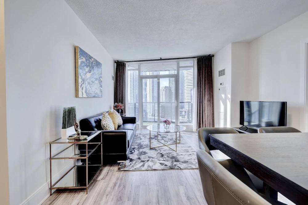 Grand Royal Condos -Mississauga SQ One