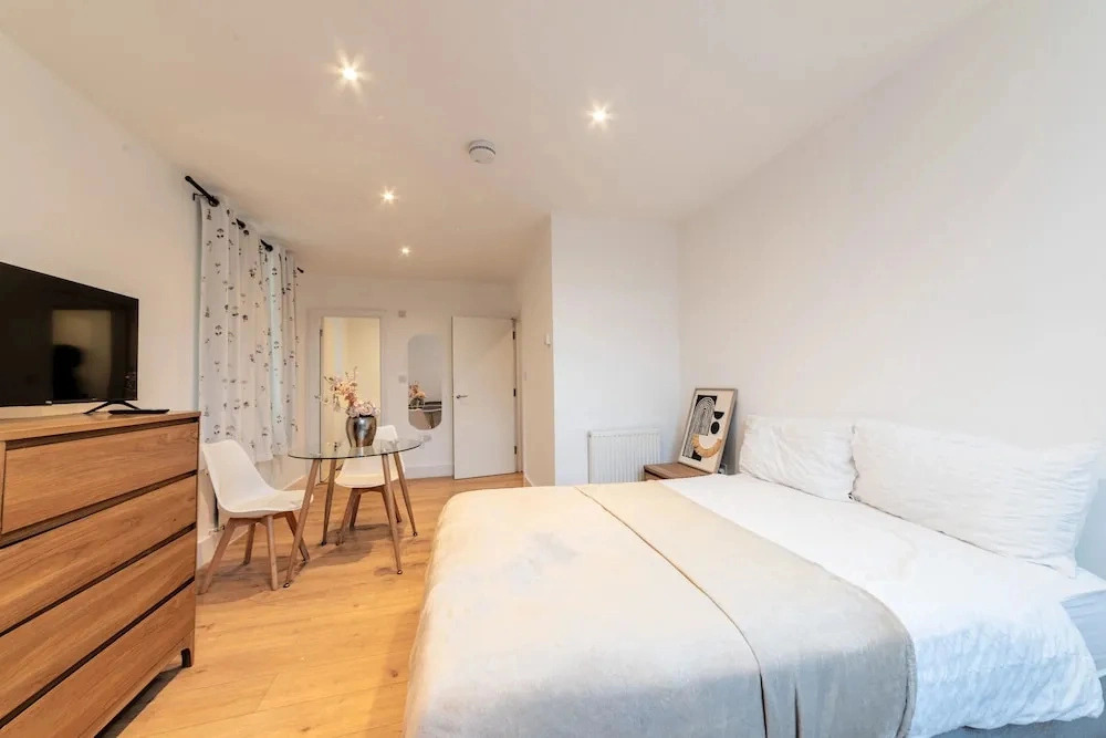 Central - Stay 2 - Near Transport - Wifi - Parking