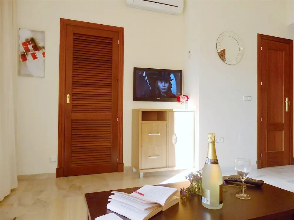 Waterfront Hotel Sunset Beach Apartment