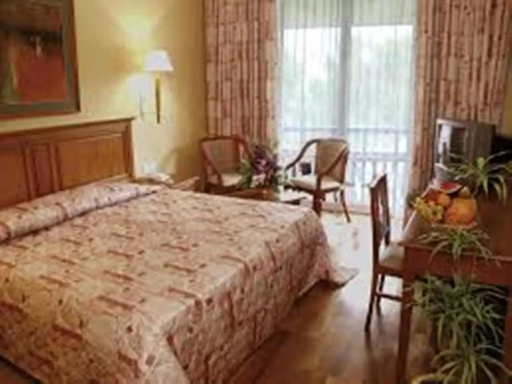 Hibiscus Beach Hotel & Villas - 10 percent off on all Food & Beverages