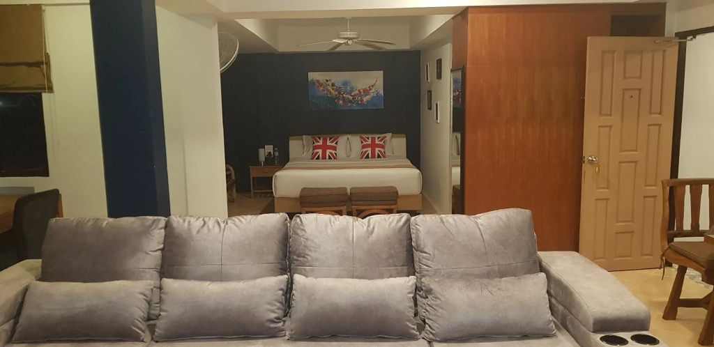Summer Breeze Hotel