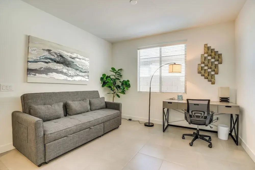 5 Mi to Westgate! Newly Built Family Retreat