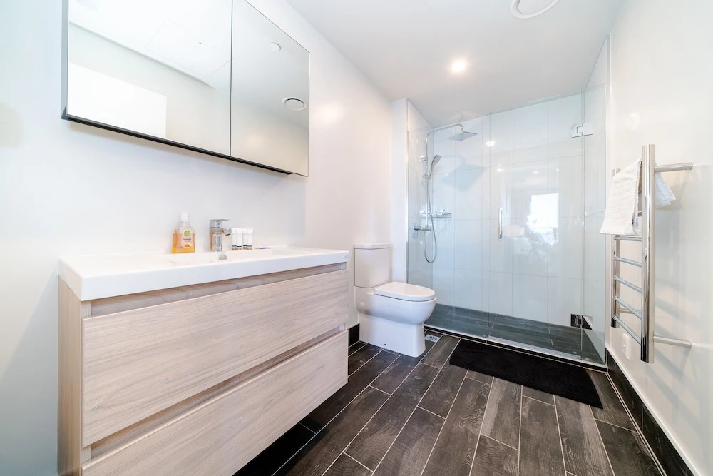 Cbd Brand New Modern Seaview Apt