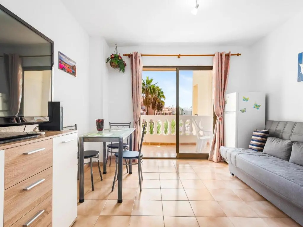 651 Bright establishment, heated pool and Wi Fi