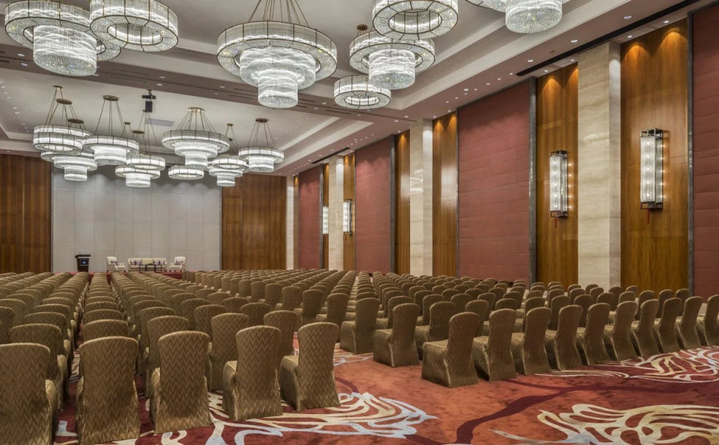 HUALUXE Hotels & Resorts Yangjiang City Center by IHG