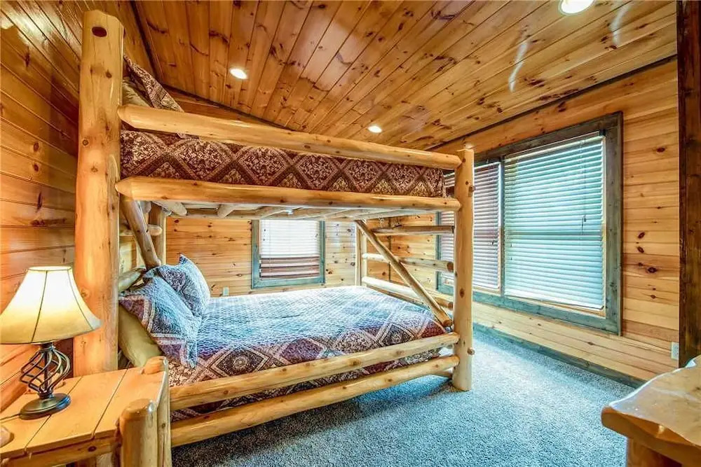 Standing Bear Lodge - Five Bedroom Cabin