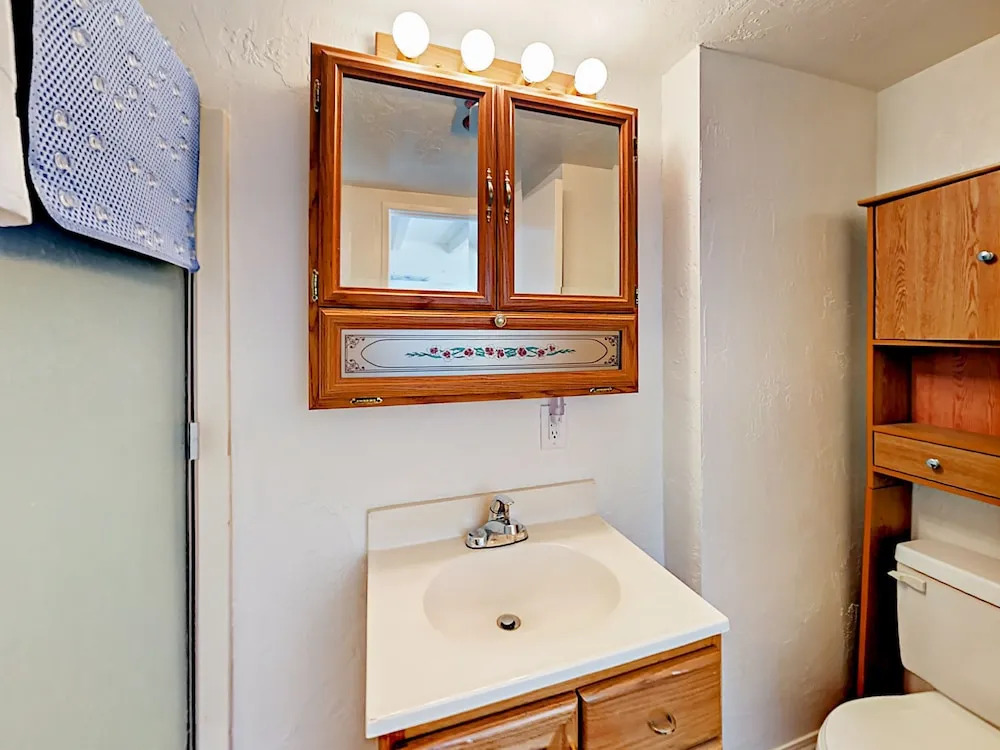 1137 Montauk Ln Duplex Both Units 3 Bedrooms 2 Bathrooms Duplex
