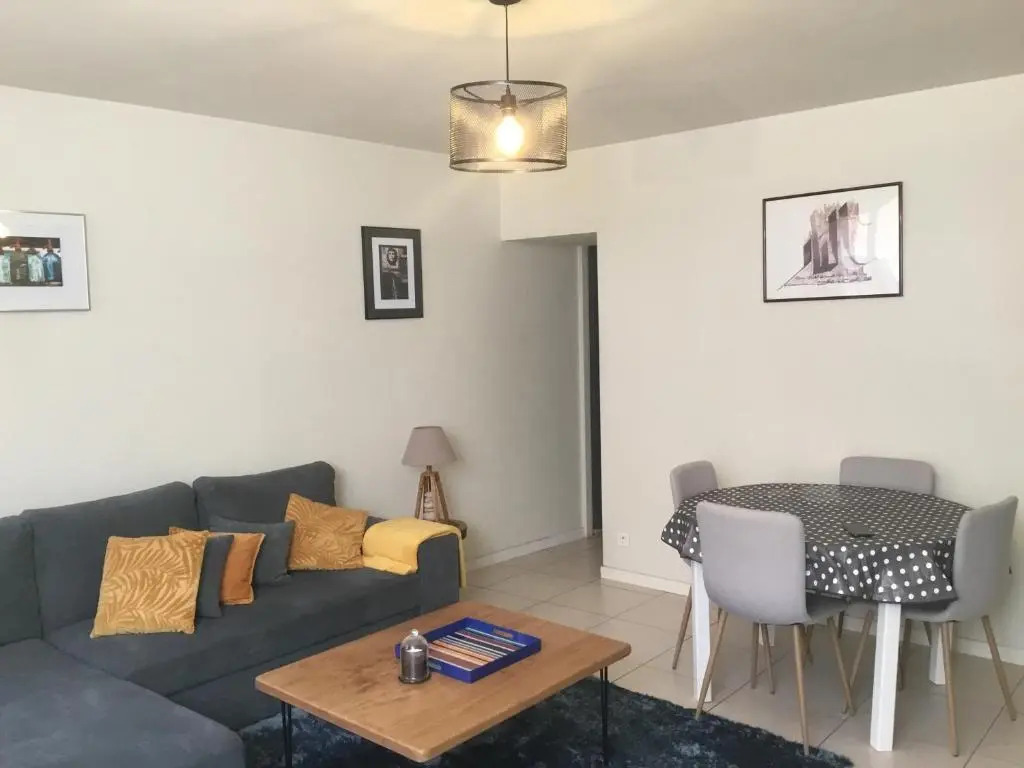 Quartier historique Plein coeur d Ajaccio proche de toutes commodités plage à 150m Grand F2 4 couchages 56 M2