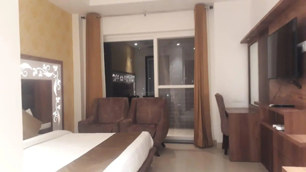 RR Hotel and Resort