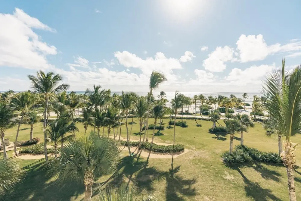 Relax at This Majestic Beachfront Apt at Aquamarina