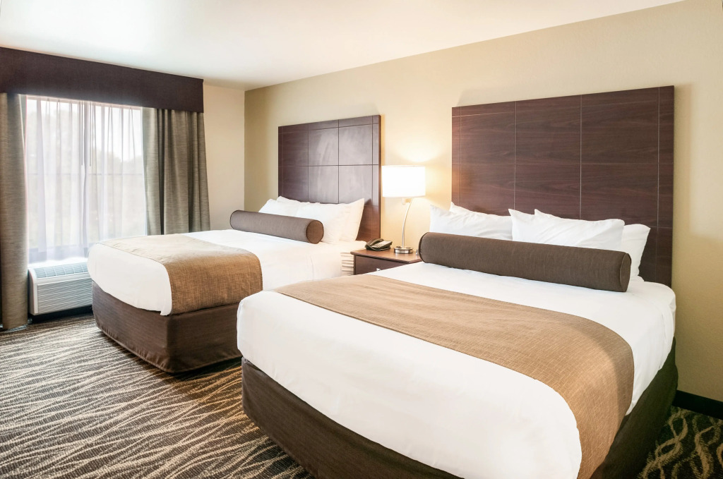 Cobblestone Hotel & Suites Appleton International Airport