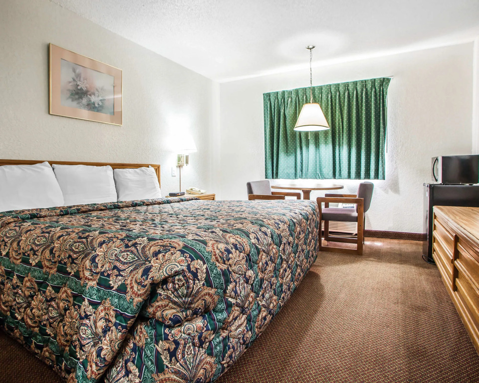 Econo Lodge Kansas City Airport