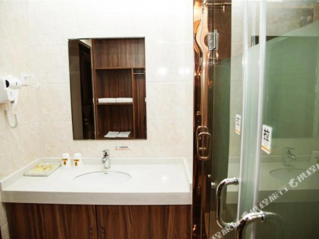 Super 8 Hotel (North Square of Suzhou Railway Station)