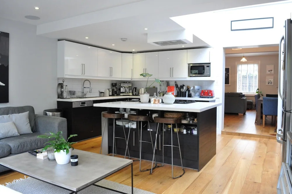 Modern 2 Bedroom House With Patio in Battersea