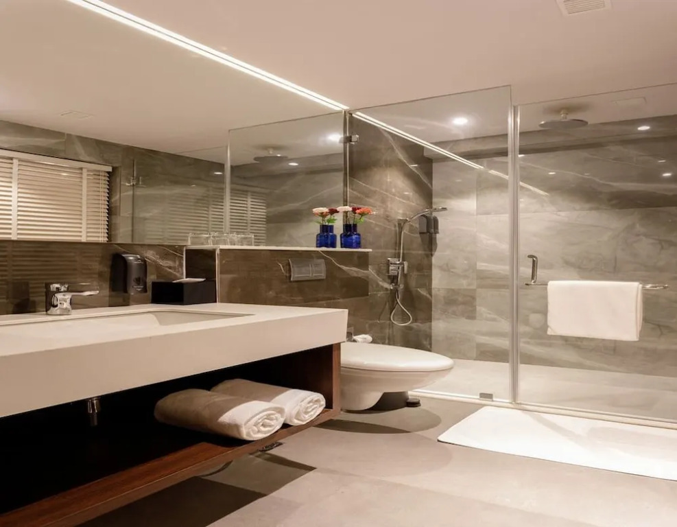 132 Svenska Design Hotel Kakinada
